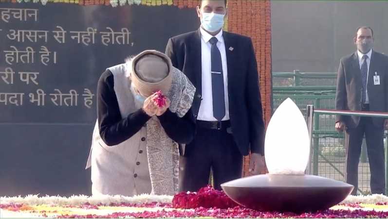 पूर्व PM वाजपेयी के समाधि स्थल ‘सदैव अटल’ जाकर पीएम मोदी ने दी श्रद्धांजलि